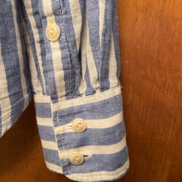 ❌SOLD❌ J. Crew Woman’s “The Boy Shirt” - Picture 4 of 4